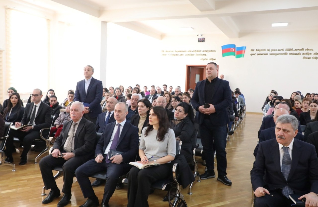 Adil Əliyev vətəndaşların müraciətlərini dinlədi - FOTOLAR